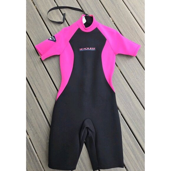 SeaQuest Women's 2MM Shorty Wet Suit - Size 13/14 - Black and Pink Excellent! - Picture 1 of 4